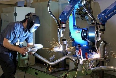 智能工厂必备协作机器人可减少35工伤损失